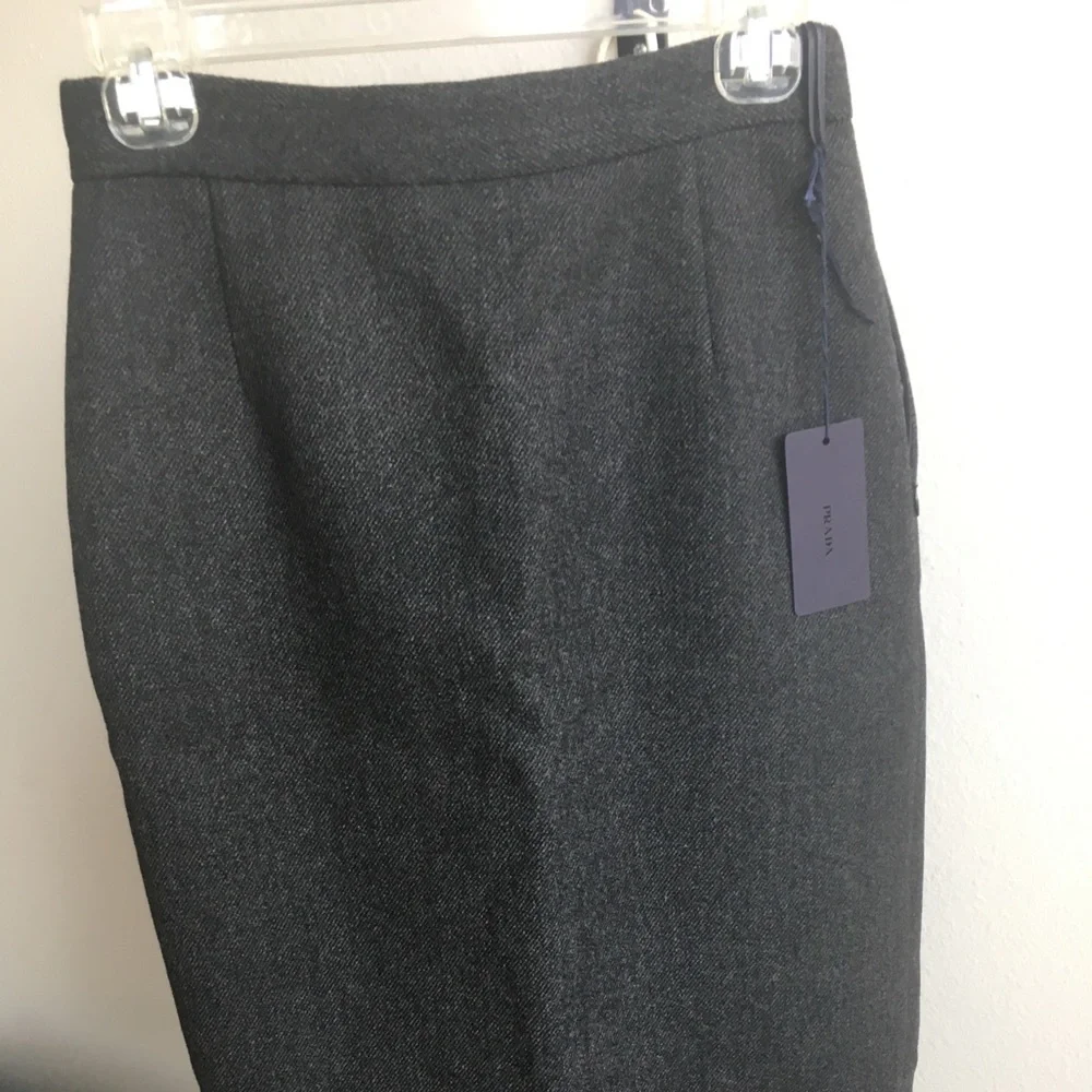 Authentic Brand New Wool Prada skirts, size42 - Picture 2 of 8